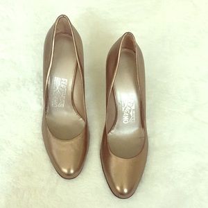 Ferragamo pewter leather pumps